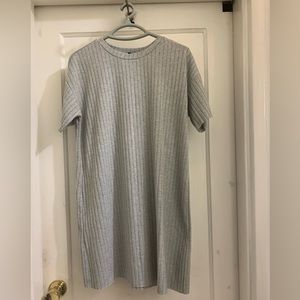 Forever 21 light gray short sleeve sweater dress - size small